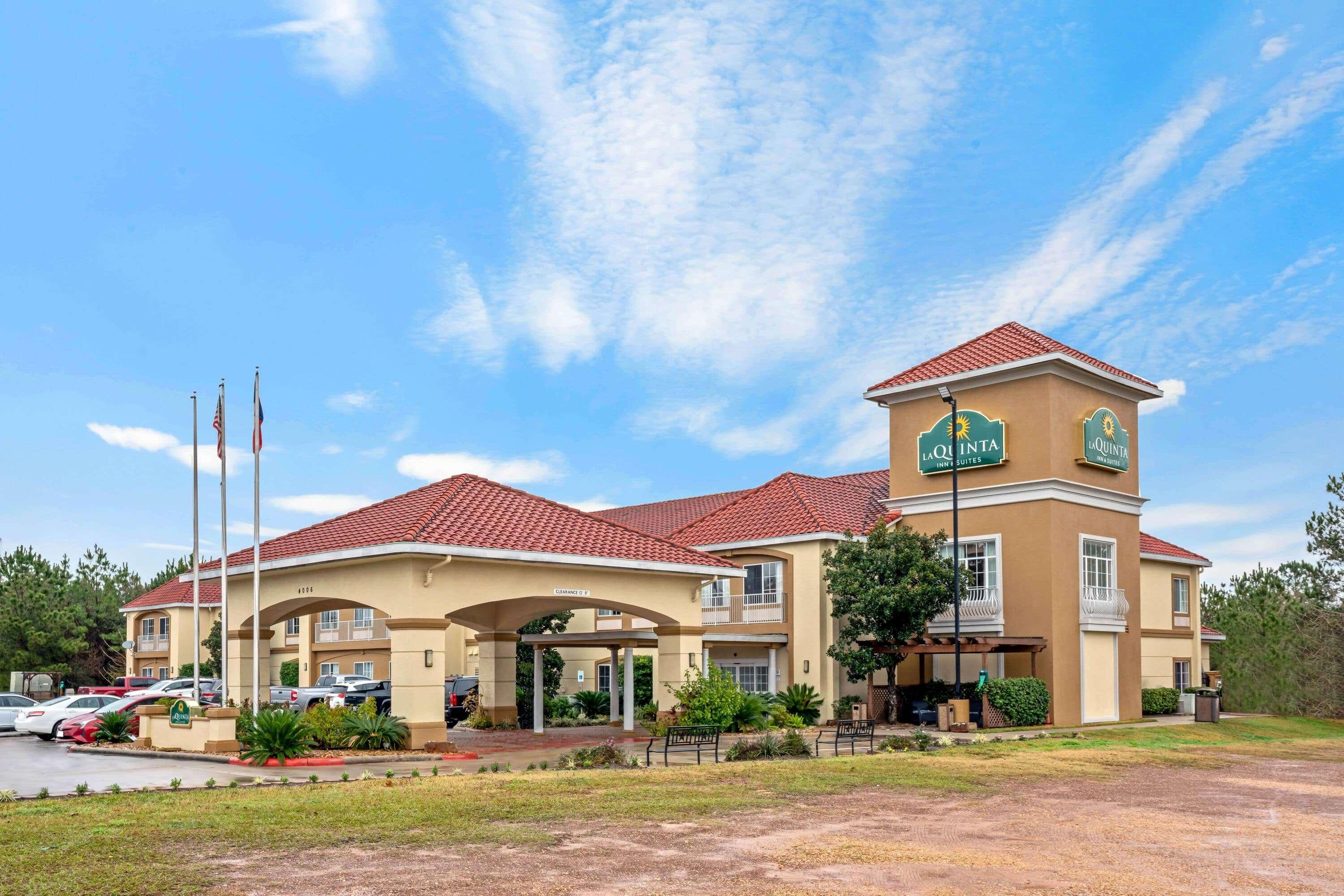 La Quinta By Wyndham Conroe Hotel Exterior photo