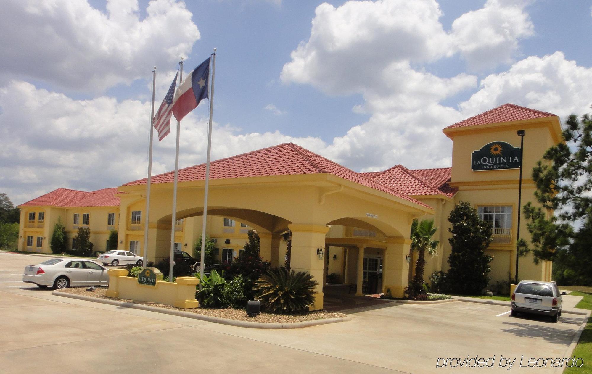 La Quinta By Wyndham Conroe Hotel Exterior photo